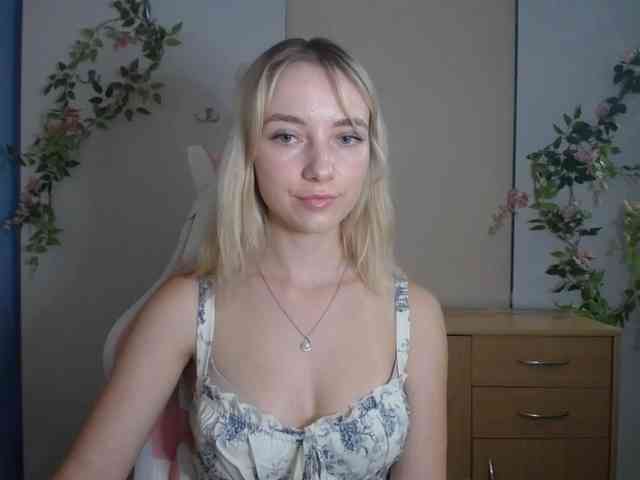 LuciaGlow webcam
