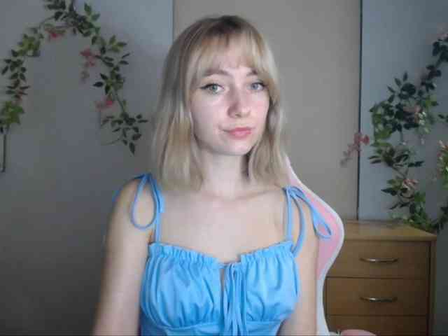 LuciaGlow webcam