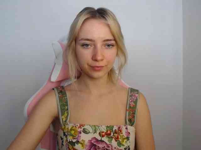 LuciaGlow webcam