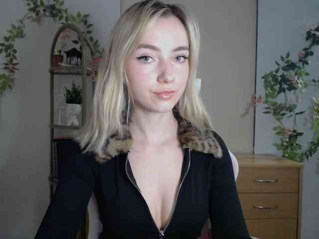 LuciaGlow webcam