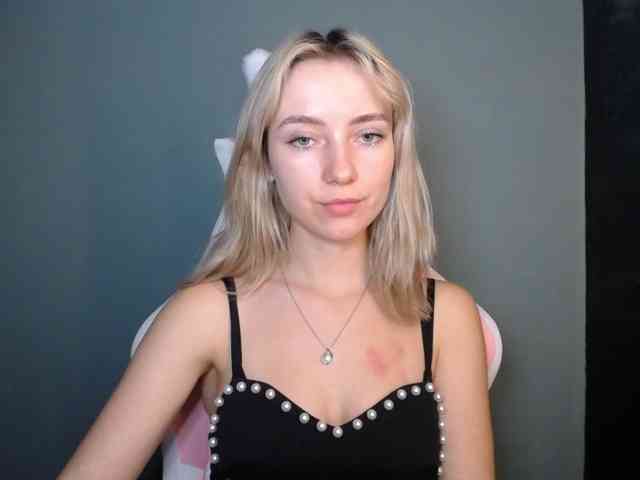 LuciaGlow webcam