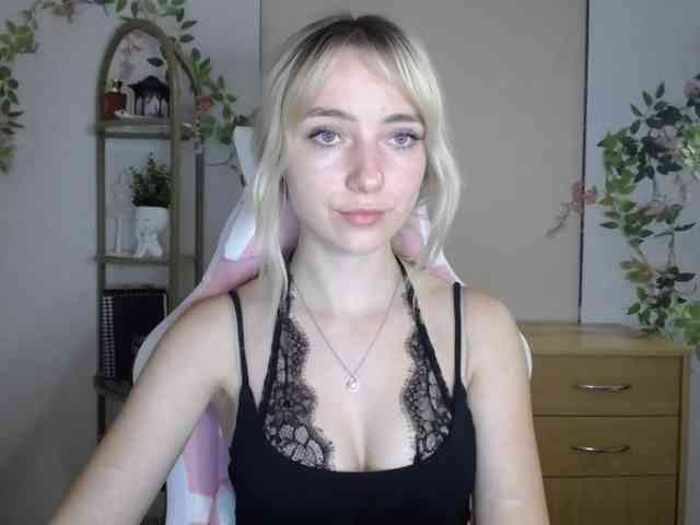 LuciaGlow webcam