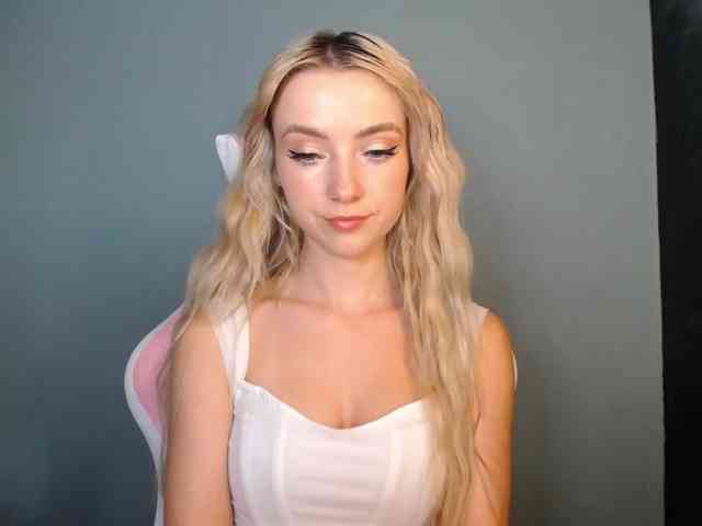 LuciaGlow webcam