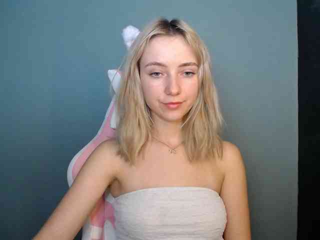LuciaGlow webcam