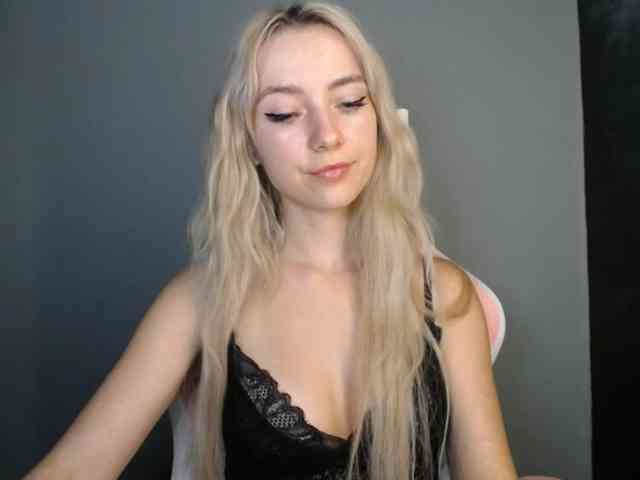 LuciaGlow webcam