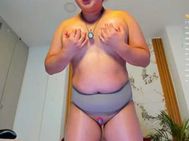 MontserratMarie live cam preview