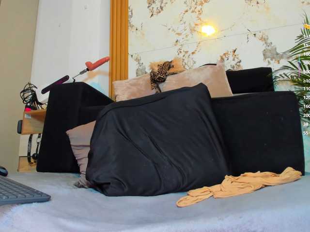 MontserratMarie live cam preview