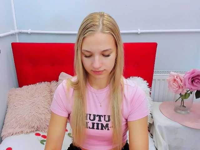 EvetteBeauty live cam on BongaCams