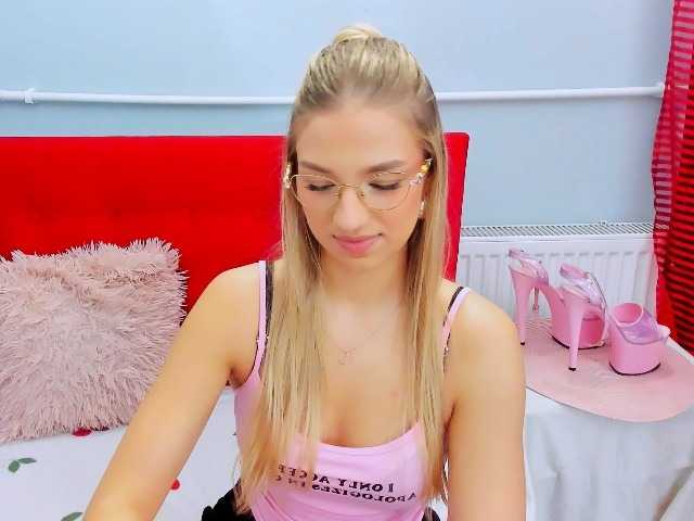 EvetteBeauty live cam on BongaCams
