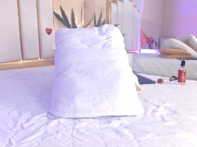 Rosalinda-77 live cam on BongaCams