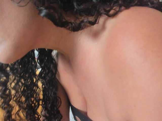 Rosalinda-77 live cam on BongaCams