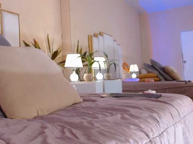 Rosalinda-77 live cam on BongaCams
