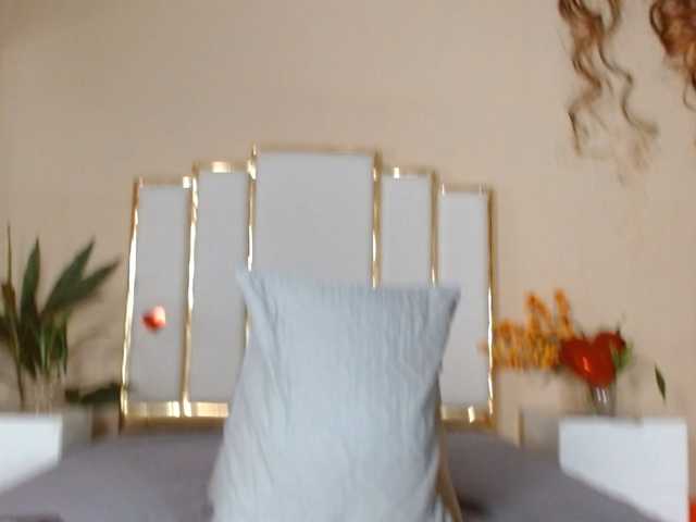 Rosalinda-77 live cam on BongaCams