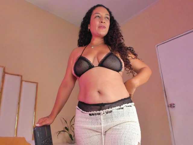 Rosalinda-77 live cam on BongaCams