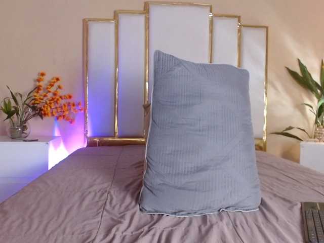Rosalinda-77 live cam on BongaCams