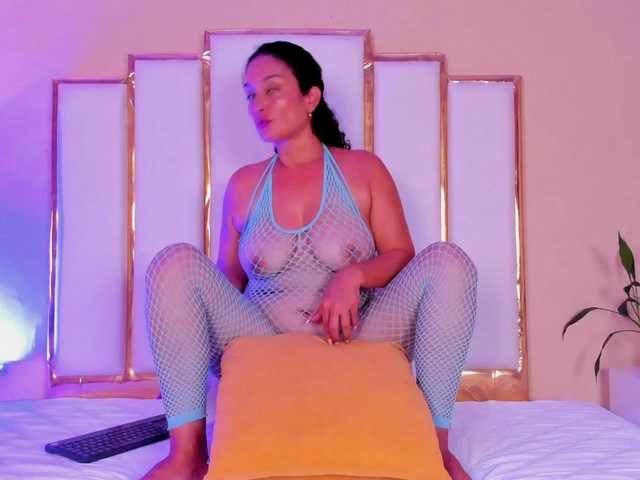 Rosalinda-77 live cam on BongaCams