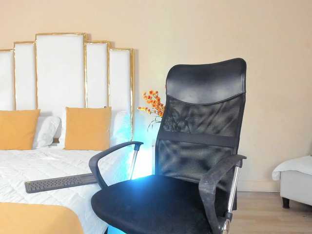 Rosalinda-77 live cam on BongaCams