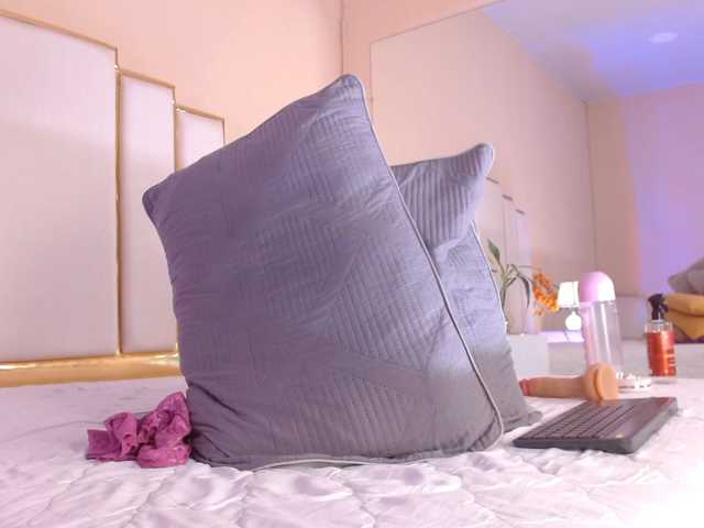 Rosalinda-77 live cam on BongaCams