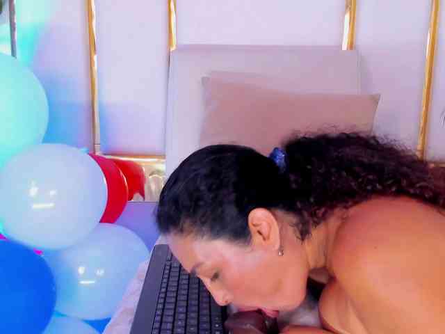 Rosalinda-77 webcam