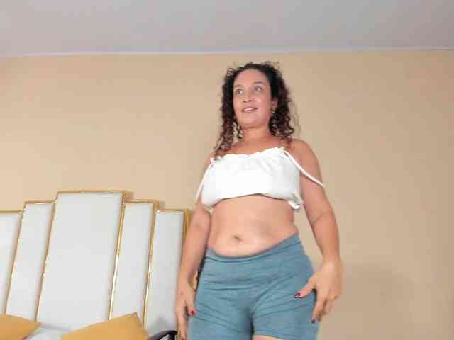 Rosalinda-77 webcam