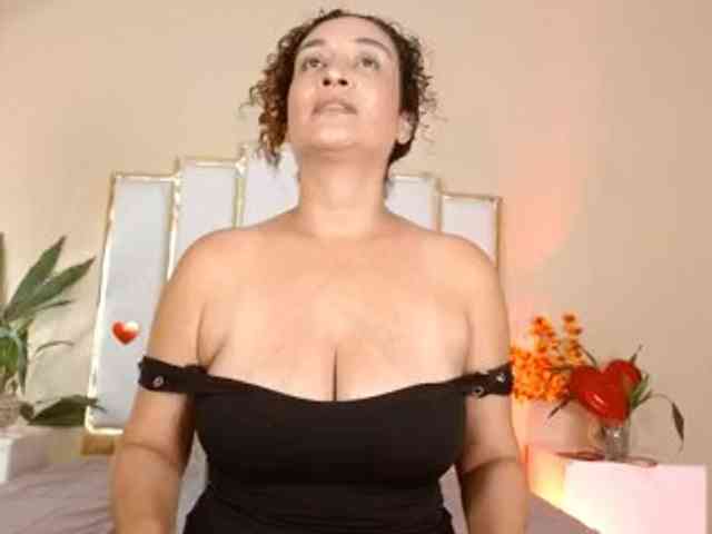 Rosalinda-77 webcam