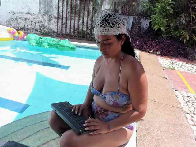 Rosalinda-77 webcam
