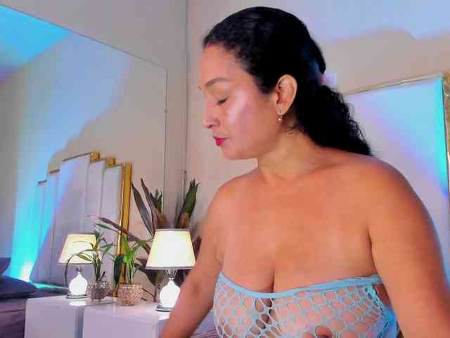 Rosalinda-77 webcam