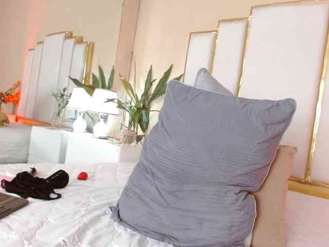 Rosalinda-77 webcam
