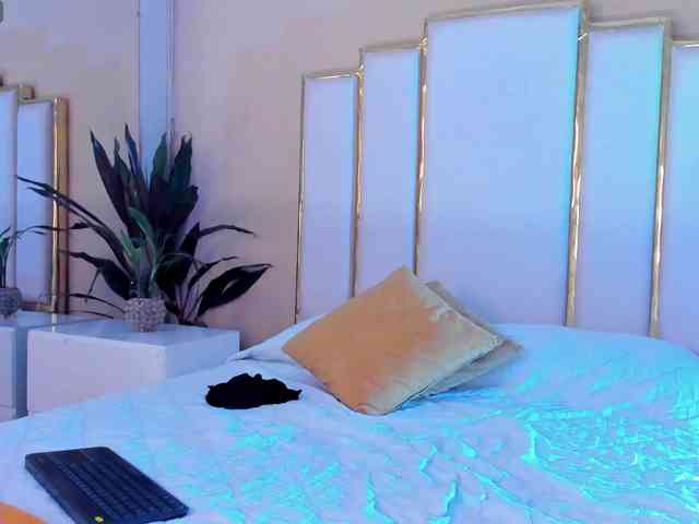Rosalinda-77 webcam