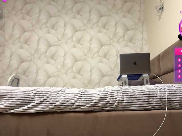 ladyeva's BongaCams show and profile