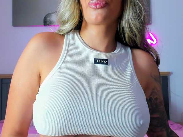 babybluesin live cam on BongaCams
