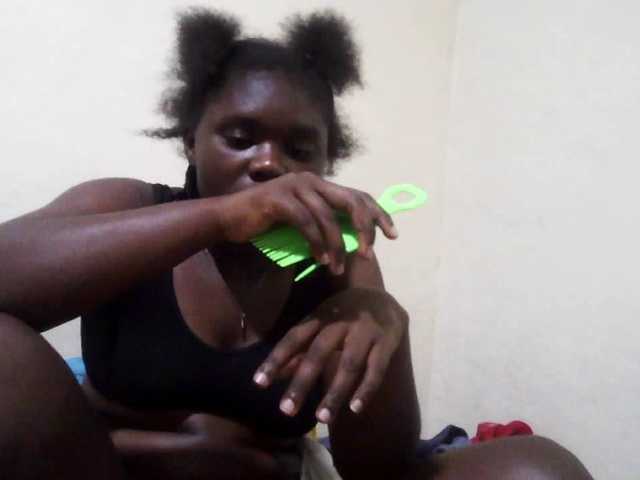 Mellanin live cam on BongaCams