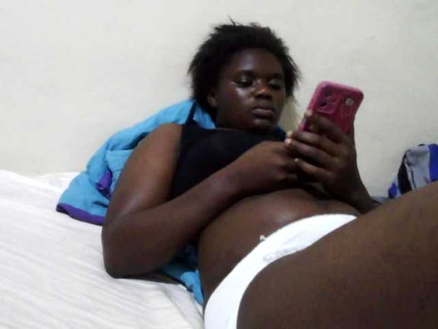 Mellanin live cam on BongaCams
