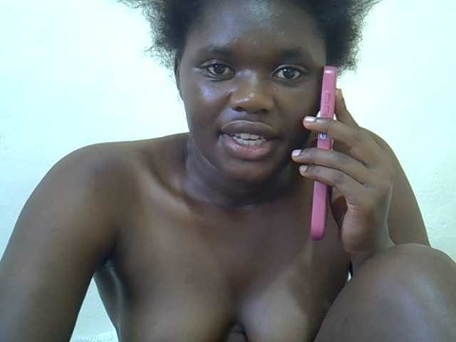 Mellanin live cam on BongaCams