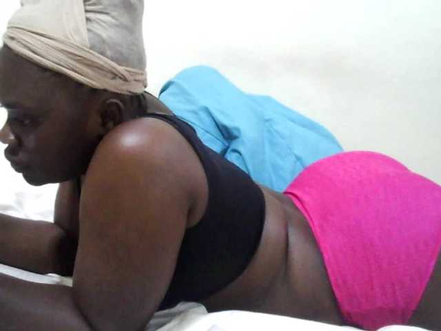 Mellanin live cam on BongaCams
