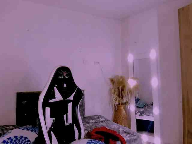 karoline-miss Sex Cam Show