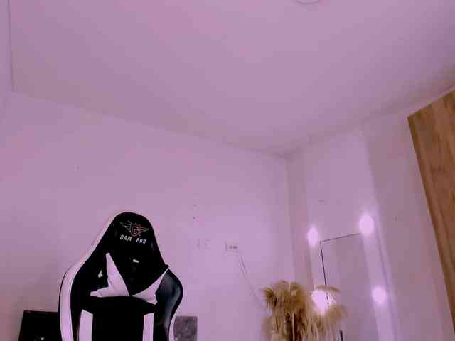 karoline-miss Sex Cam Show