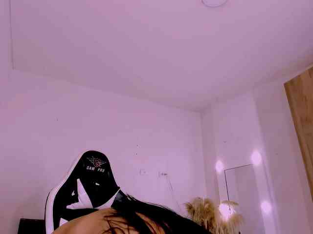 karoline-miss Sex Cam Show