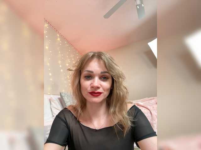 Kissmeexxx's BongaCams show and profile