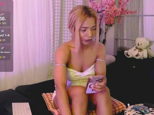 SarahRaiynex live cam preview
