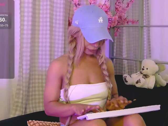 SarahRaiynex live cam on BongaCams