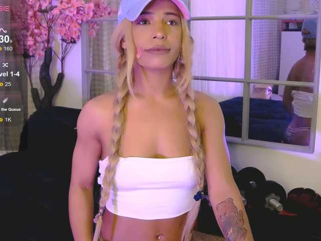 SarahRaiynex live cam preview