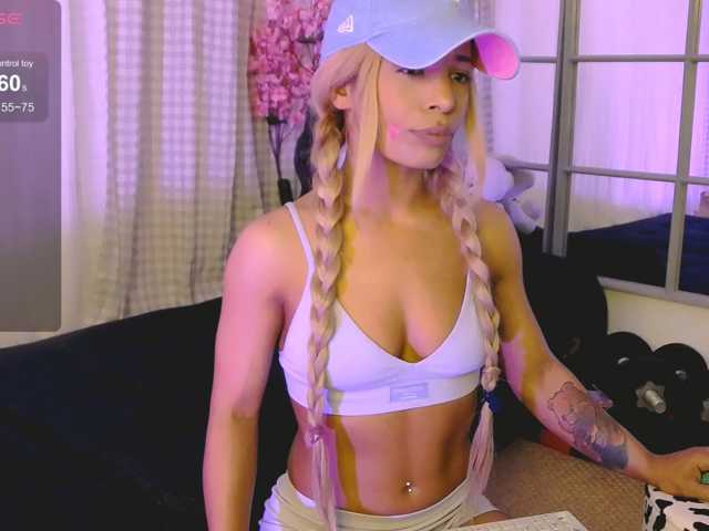 SarahRaiynex live cam preview
