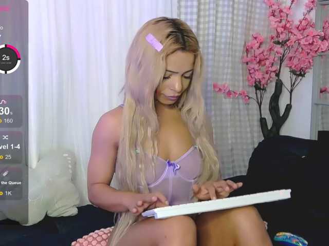 SarahRaiynex live cam preview