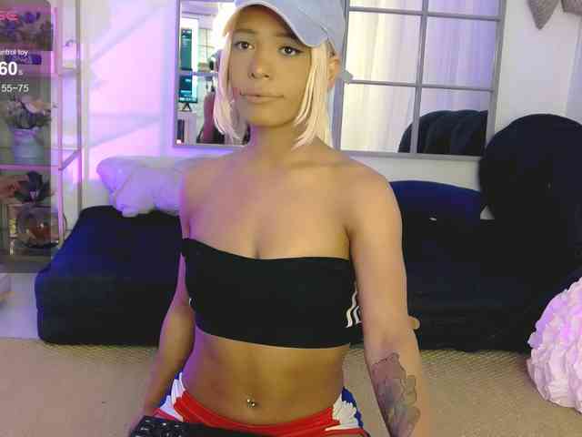 SarahRaiynex webcam