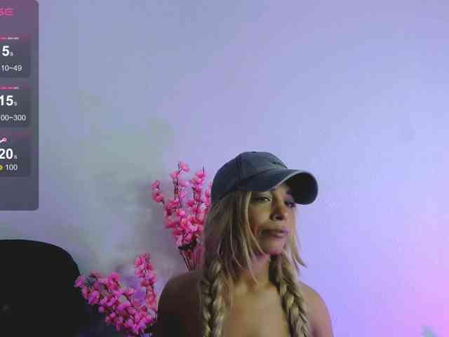 SarahRaiynex webcam