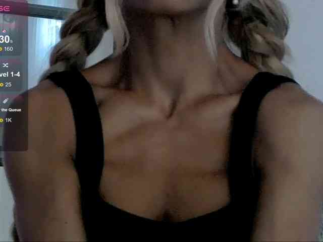 SarahRaiynex webcam