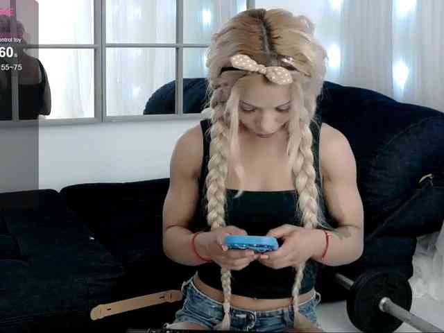 SarahRaiynex webcam