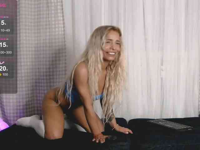 SarahRaiynex webcam
