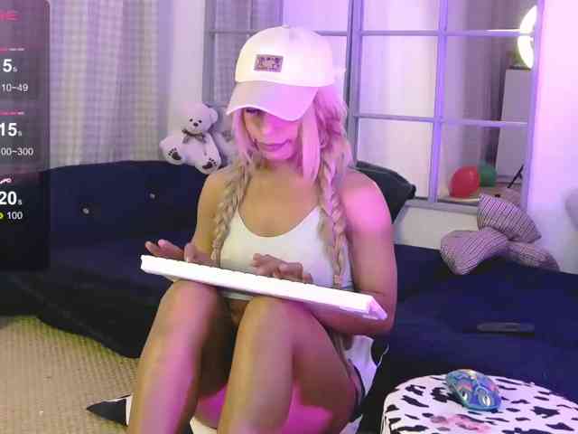 SarahRaiynex webcam